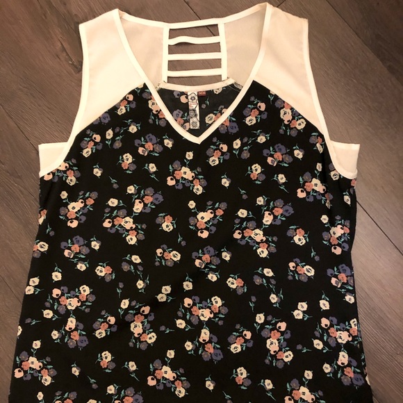 3 Stones Sleeveless Camisole Black floral- Med - Picture 3 of 11